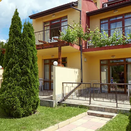 Yalta Complex Хотел 3*