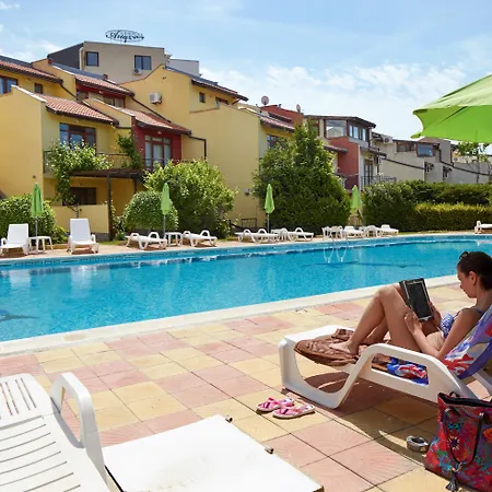 Хотел Yalta Complex