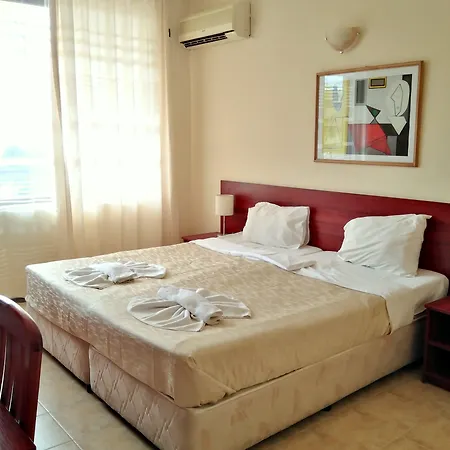 Отель Yalta Complex 3*