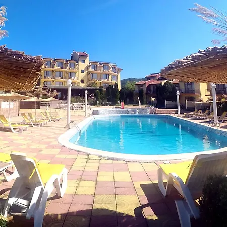 Отель Yalta Complex 3*
