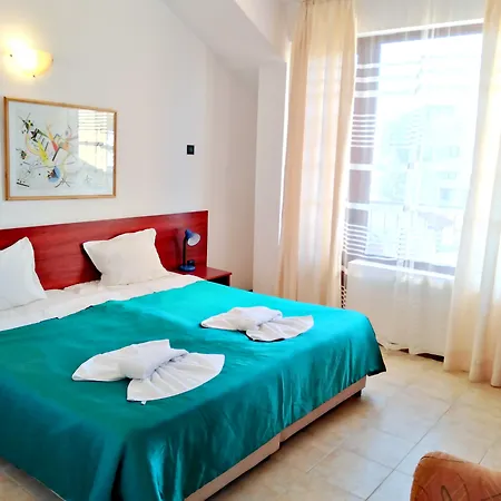 Отель Yalta Complex 3*