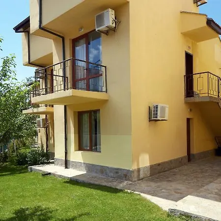 Отель Yalta Complex 3*